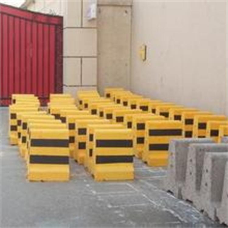 翰轩开云(中国)官方网站登录界面 隔离墩开云(中国)官方网站登录界面qq.jpg